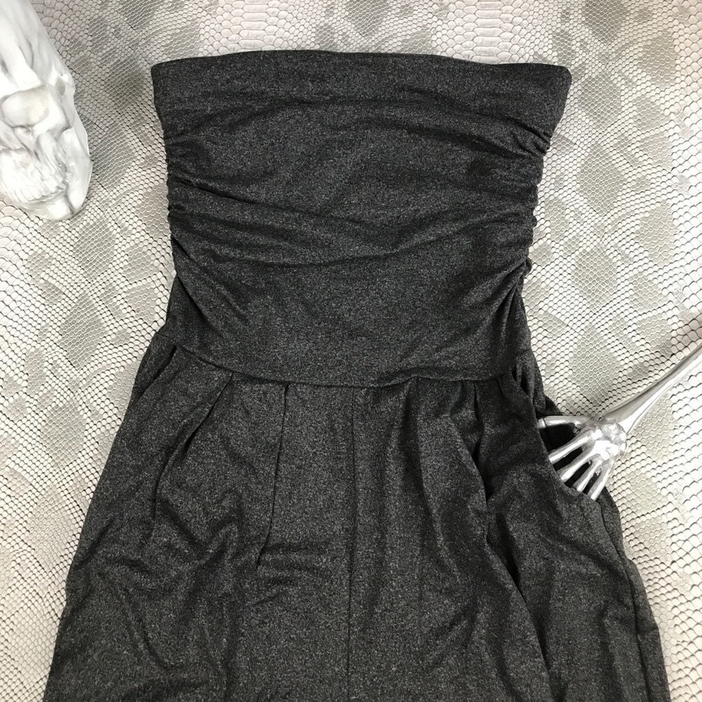Charcoal grey strapless romper w pockets - Picture 3 of 6